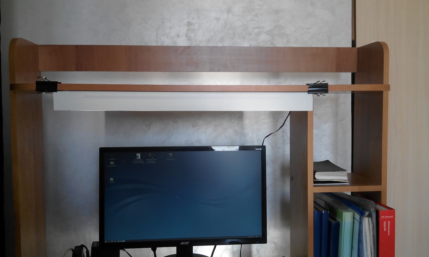 Подвесной светильник для компьютерного стола